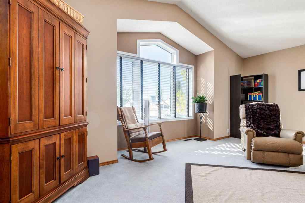 MLS® A2262208 - 77 Somerset Circle SW in Somerset Calgary, Residential