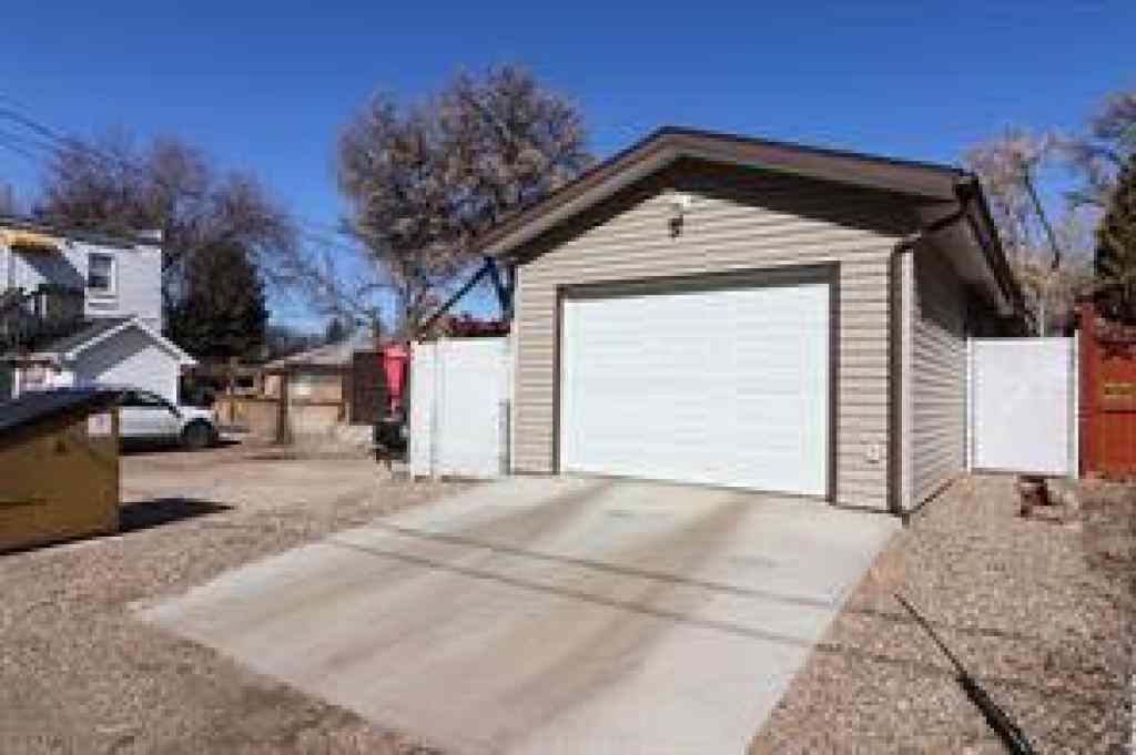 MLS® A2262212 - 211 3 Street NE in Riverside Medicine Hat, Residential