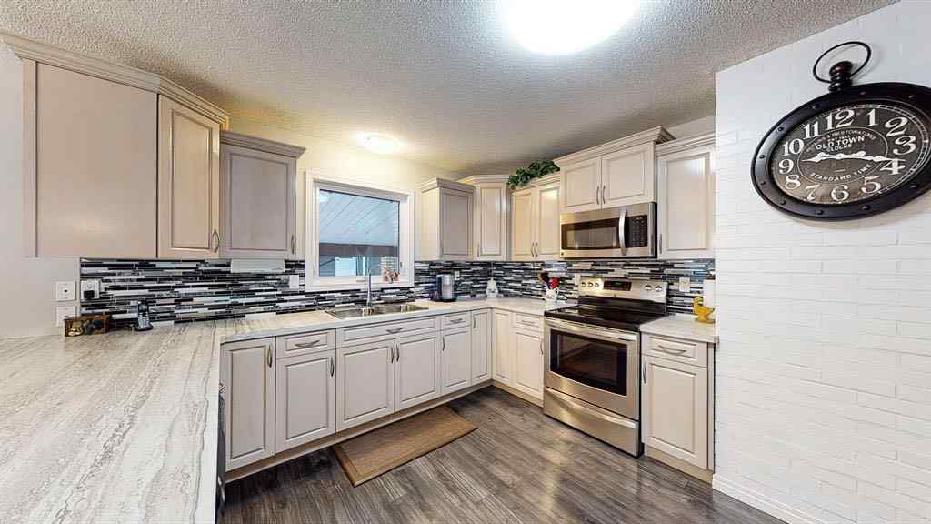 MLS® A2262212 - 211 3 Street NE in Riverside Medicine Hat, Residential