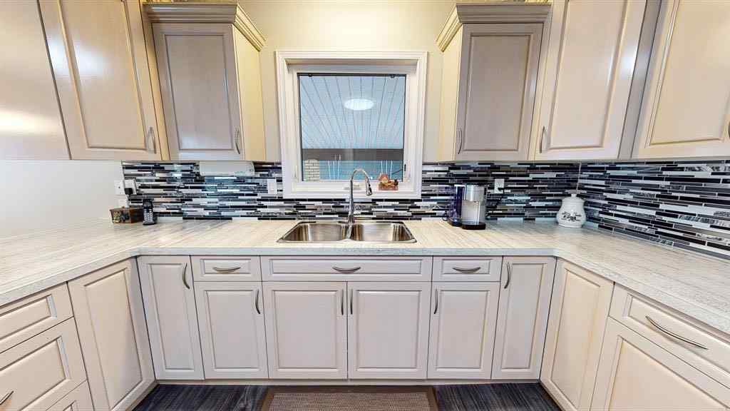 MLS® A2262212 - 211 3 Street NE in Riverside Medicine Hat, Residential