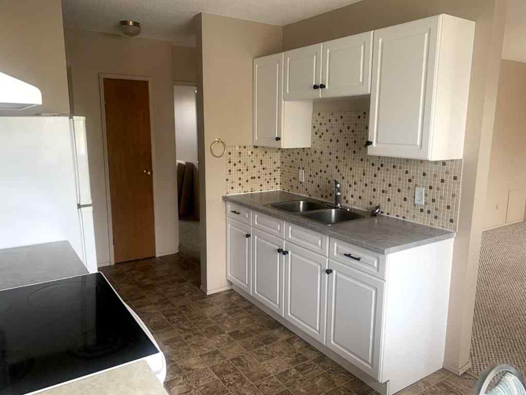 MLS® A2262222 - 5017 WINDSOR Avenue  in NONE Coronation, Multi-Family