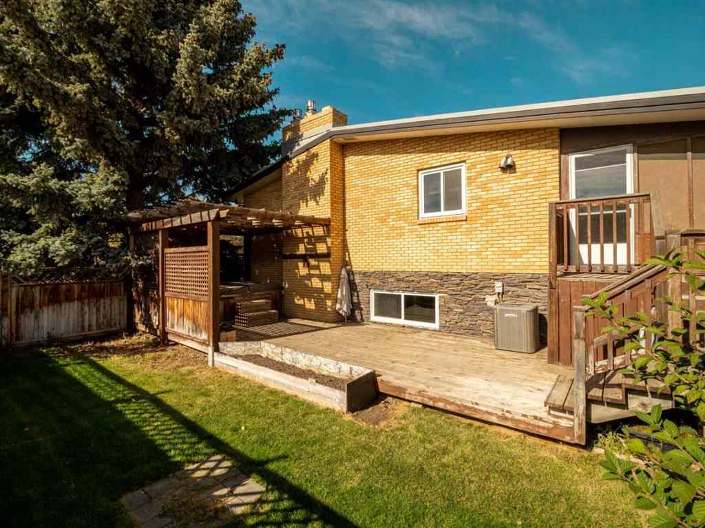 MLS® A2262228 - 2115 40 Street S in Redwood Lethbridge, Residential