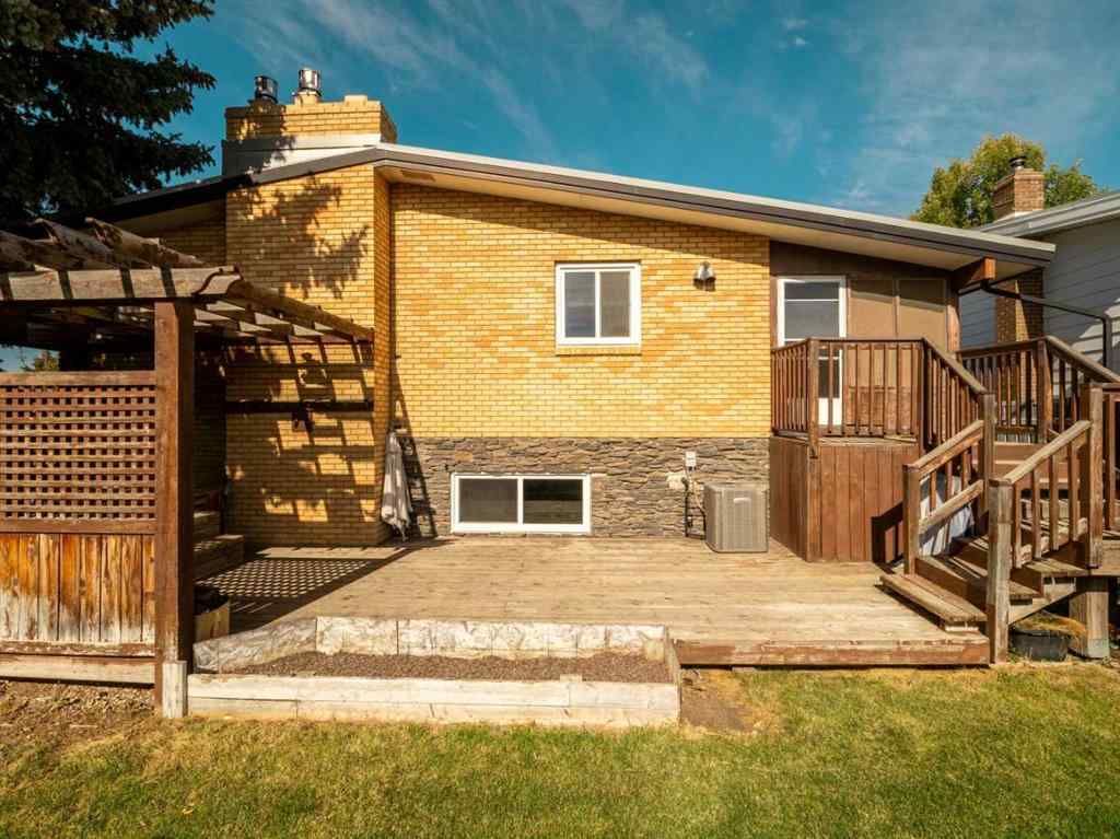 MLS® A2262228 - 2115 40 Street S in Redwood Lethbridge, Residential