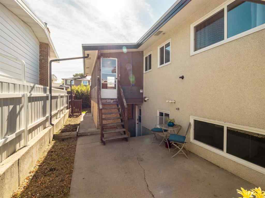 MLS® A2262228 - 2115 40 Street S in Redwood Lethbridge, Residential