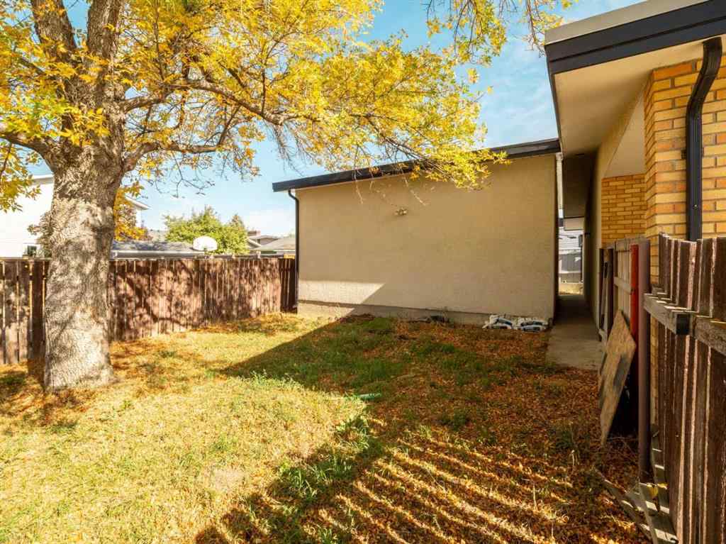 MLS® A2262228 - 2115 40 Street S in Redwood Lethbridge, Residential