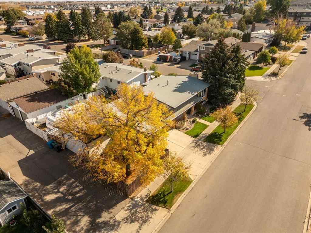 MLS® A2262228 - 2115 40 Street S in Redwood Lethbridge, Residential