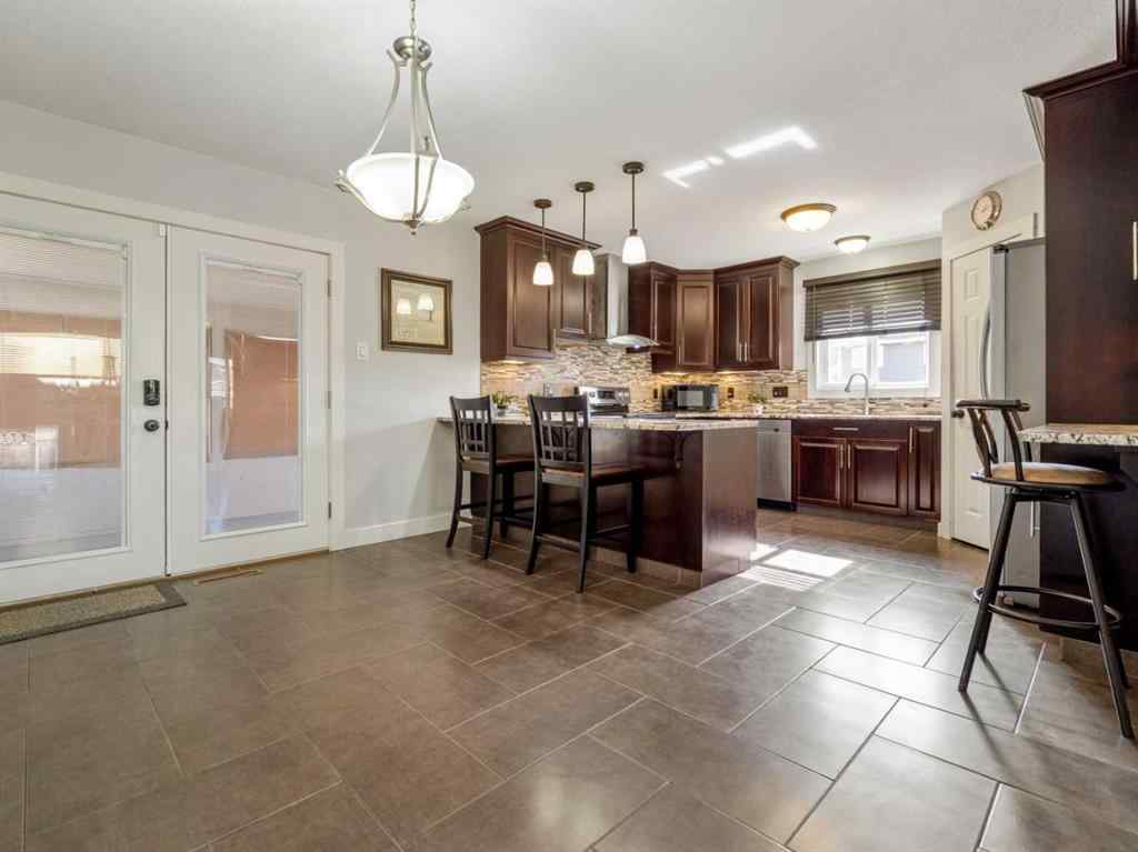 MLS® A2262228 - 2115 40 Street S in Redwood Lethbridge, Residential