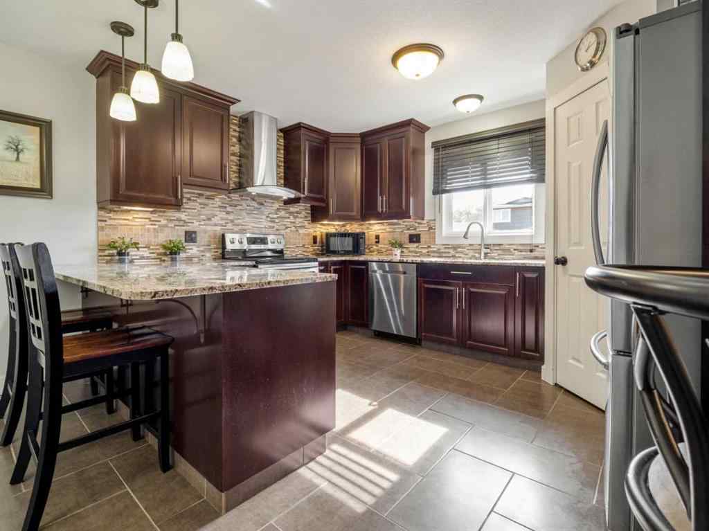 MLS® A2262228 - 2115 40 Street S in Redwood Lethbridge, Residential