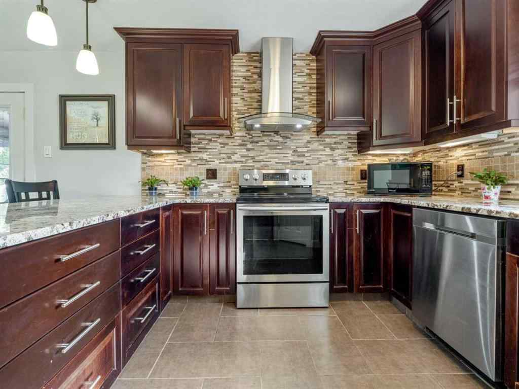 MLS® A2262228 - 2115 40 Street S in Redwood Lethbridge, Residential