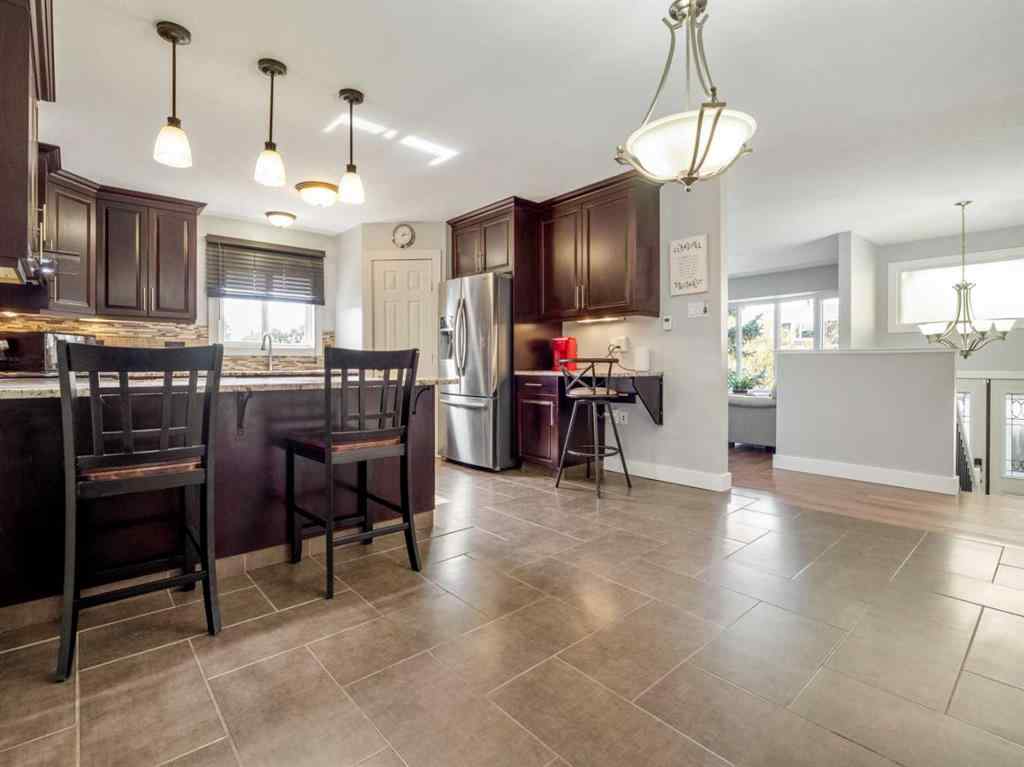 MLS® A2262228 - 2115 40 Street S in Redwood Lethbridge, Residential