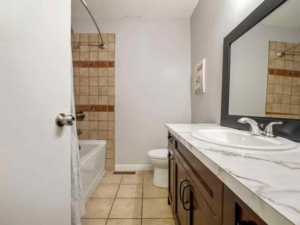 MLS® A2262228 - 2115 40 Street S in Redwood Lethbridge, Residential