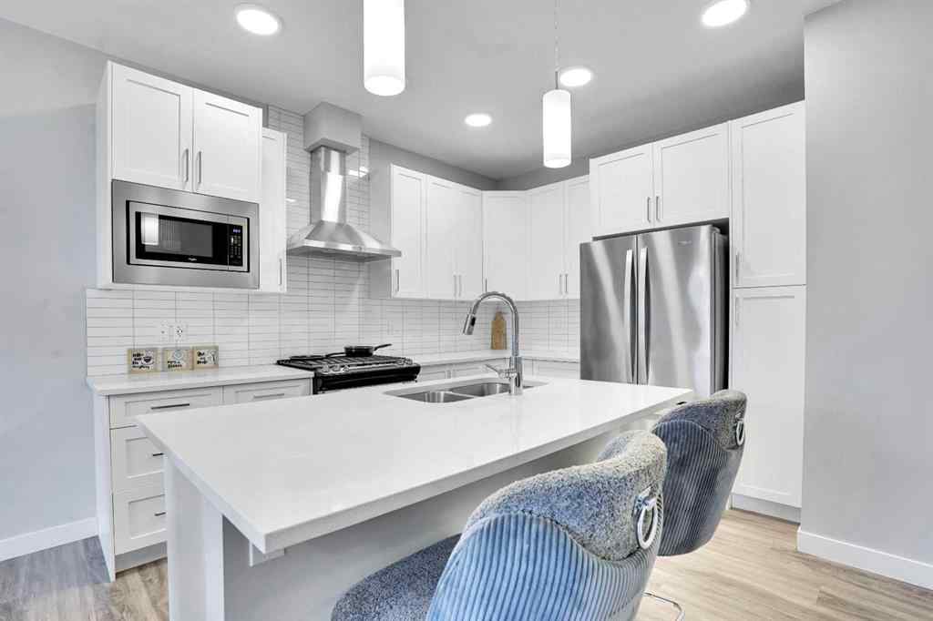 MLS® A2262259 - 114 Crestridge Hill SW in Crestmont Calgary, Residential