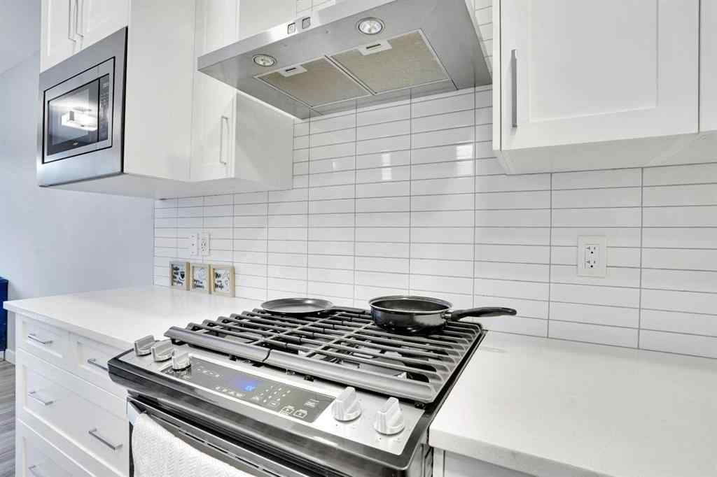 MLS® A2262259 - 114 Crestridge Hill SW in Crestmont Calgary, Residential