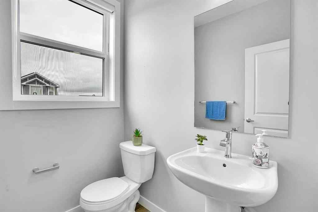 MLS® A2262259 - 114 Crestridge Hill SW in Crestmont Calgary, Residential