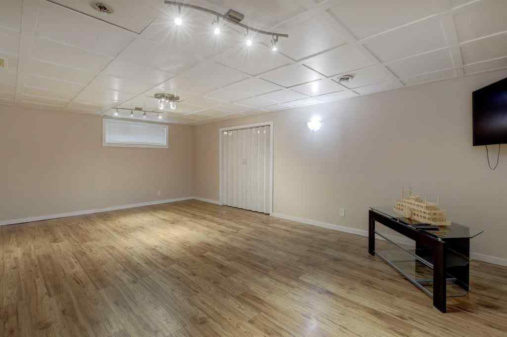 MLS® A2262277 - 1210 Kingston Crescent SE in Kings Heights Airdrie, Residential