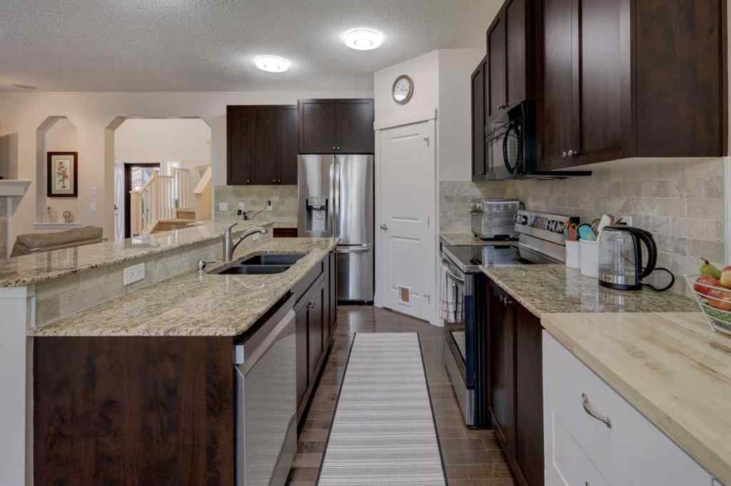 MLS® A2262277 - 1210 Kingston Crescent SE in Kings Heights Airdrie, Residential
