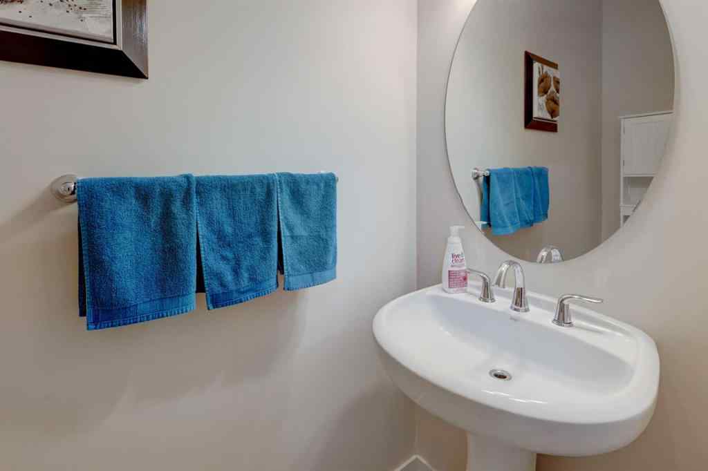 MLS® A2262277 - 1210 Kingston Crescent SE in Kings Heights Airdrie, Residential