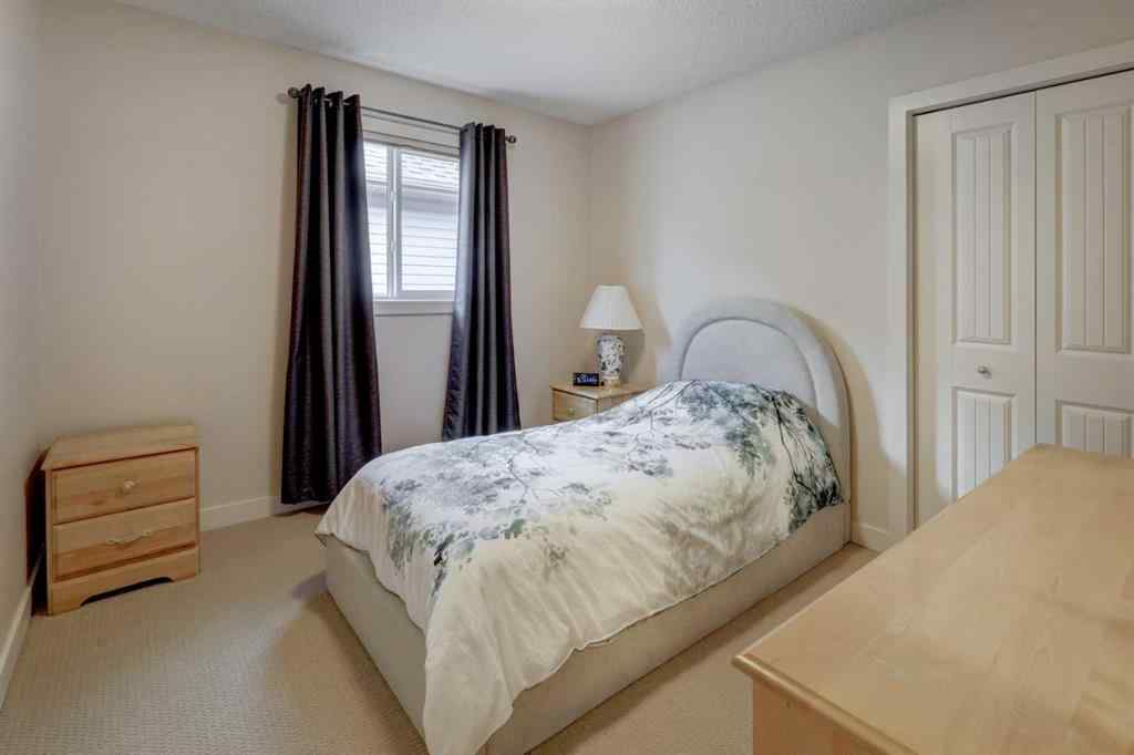 MLS® A2262277 - 1210 Kingston Crescent SE in Kings Heights Airdrie, Residential