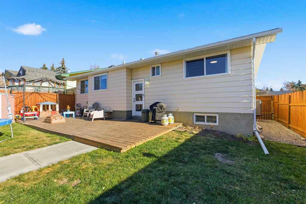 MLS® A2262304 - 9 Carolina Drive  in East End Cochrane, Residential
