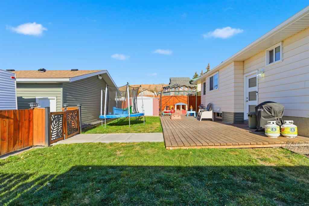 MLS® A2262304 - 9 Carolina Drive  in East End Cochrane, Residential
