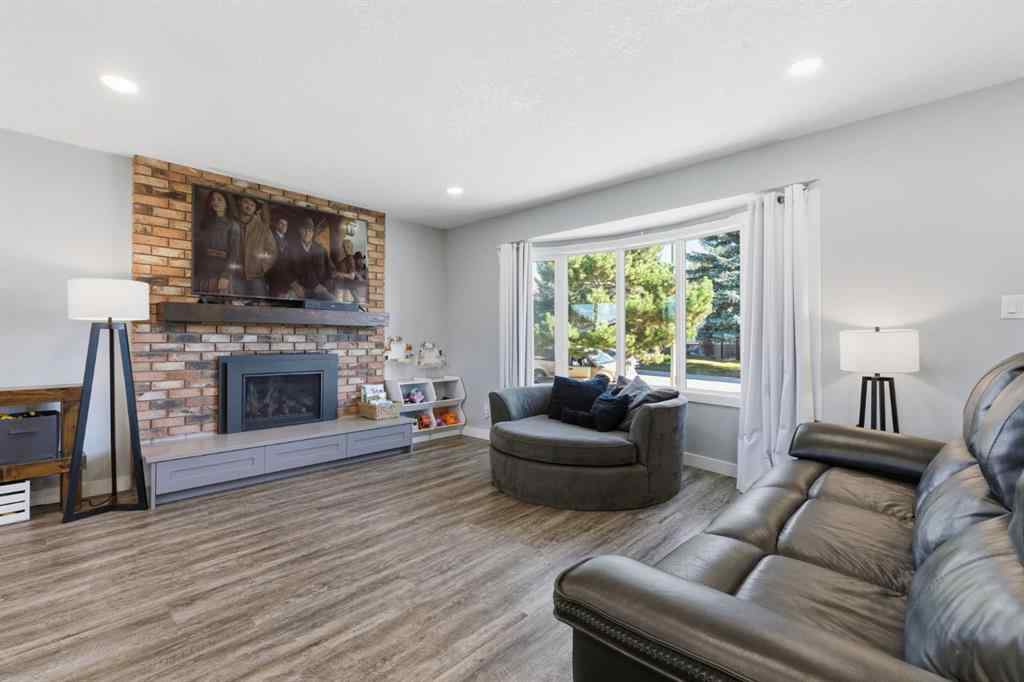 MLS® A2262304 - 9 Carolina Drive  in East End Cochrane, Residential