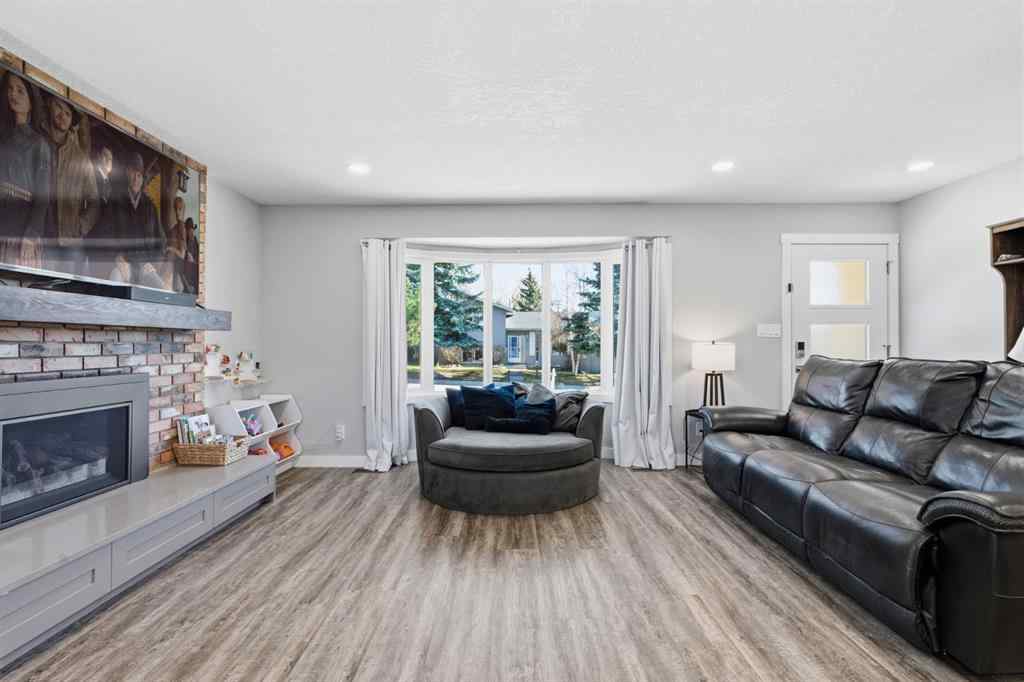 MLS® A2262304 - 9 Carolina Drive  in East End Cochrane, Residential