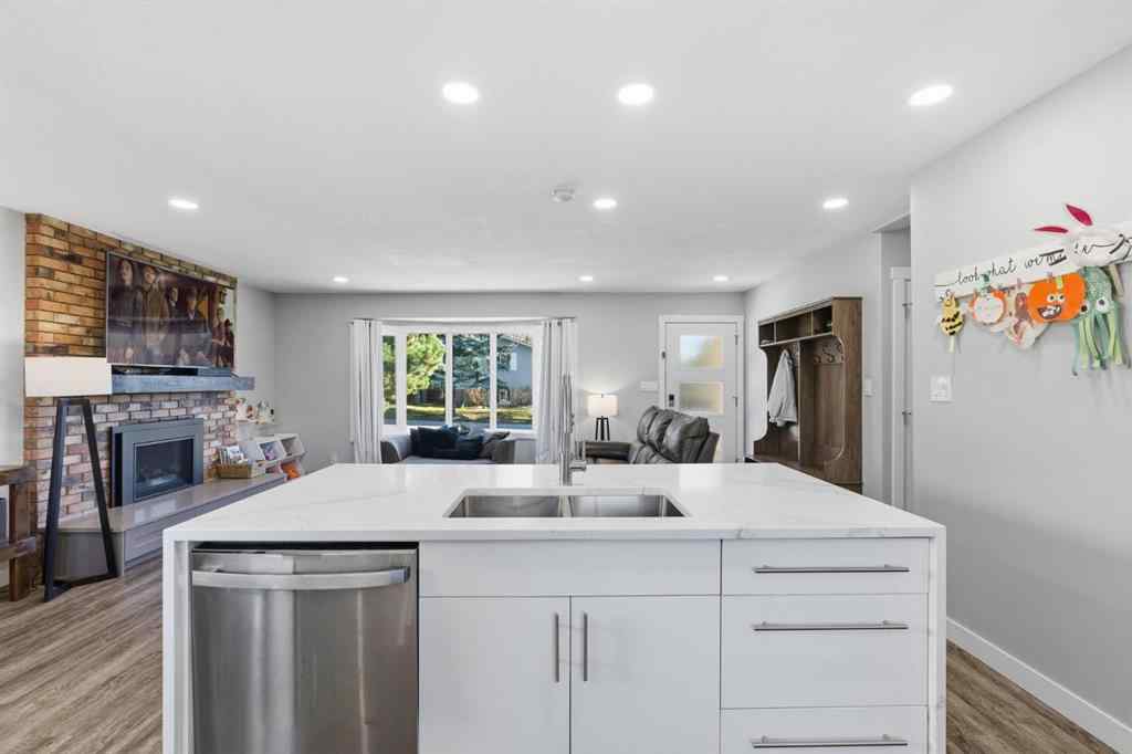 MLS® A2262304 - 9 Carolina Drive  in East End Cochrane, Residential