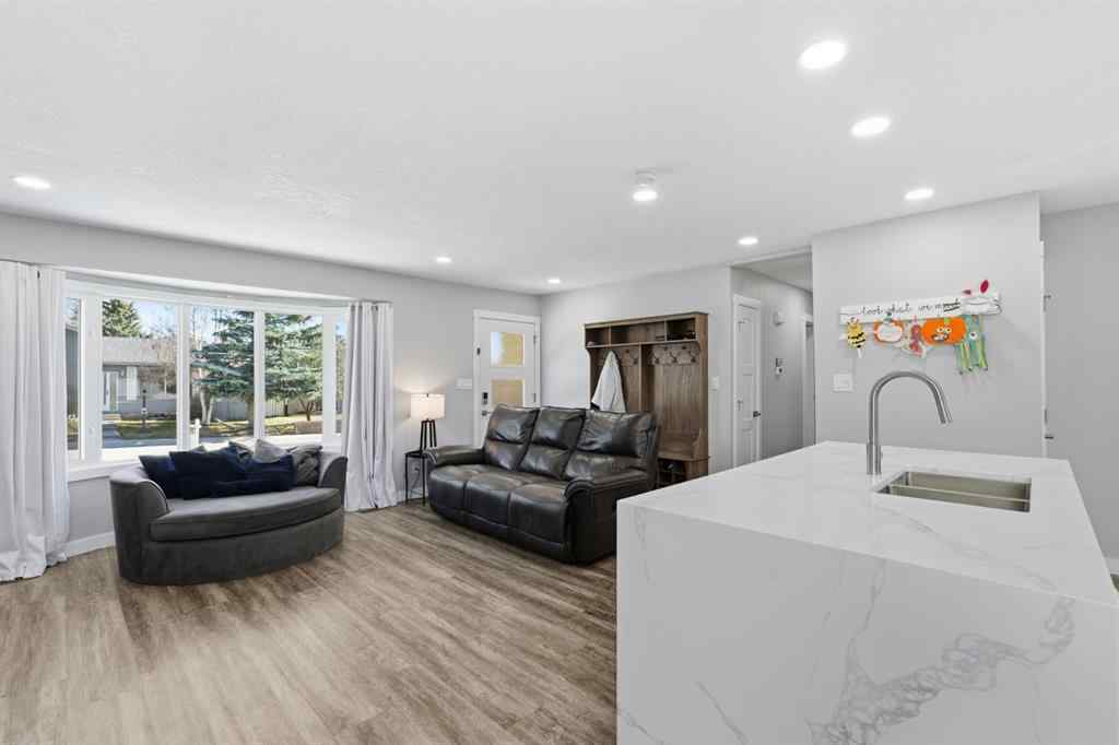 MLS® A2262304 - 9 Carolina Drive  in East End Cochrane, Residential