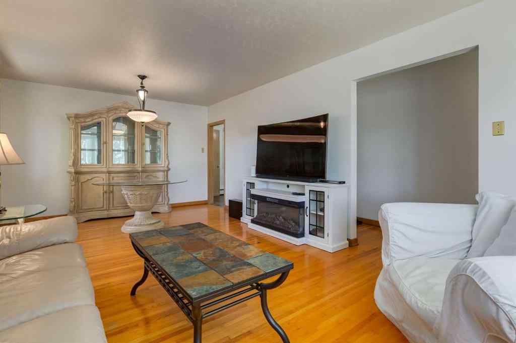 MLS® A2262308 - 23 Klamath Place SW in Kingsland Calgary, Residential