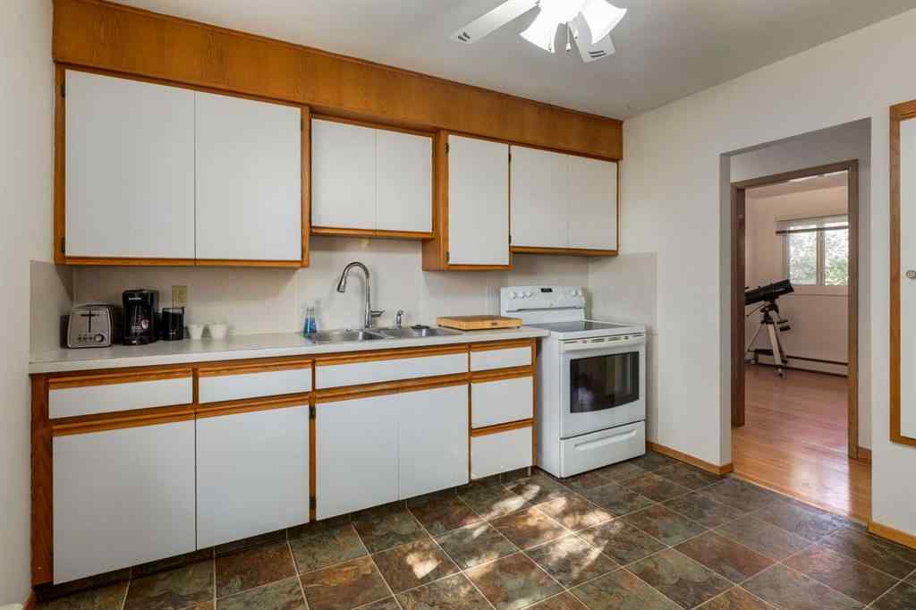 MLS® A2262308 - 23 Klamath Place SW in Kingsland Calgary, Residential