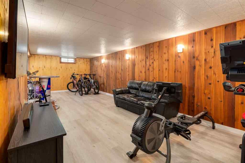 MLS® A2262308 - 23 Klamath Place SW in Kingsland Calgary, Residential