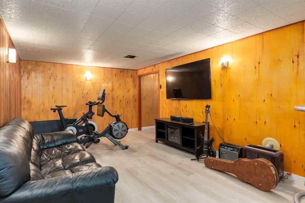 MLS® A2262308 - 23 Klamath Place SW in Kingsland Calgary, Residential