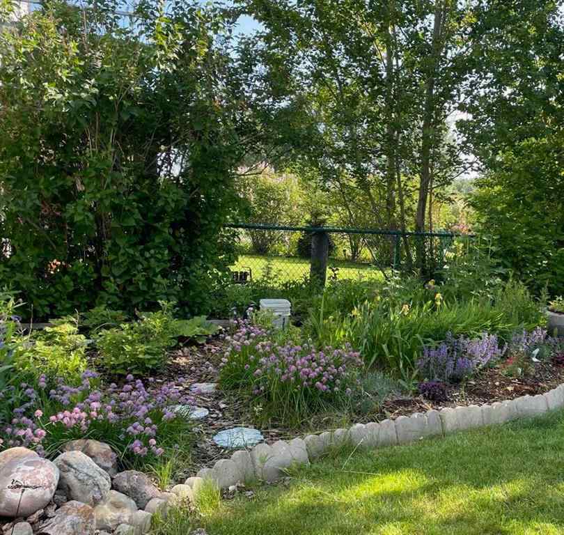 MLS® A2262309 - 2423 Morris Crescent SE in Meadowbrook Airdrie, Residential