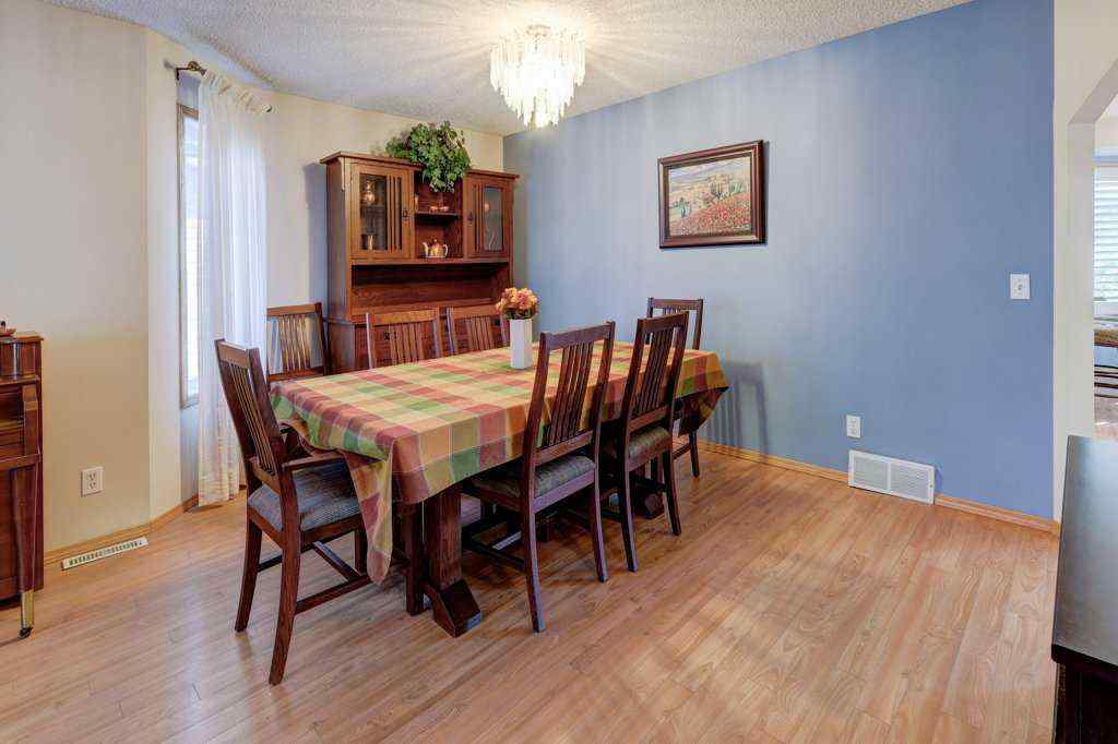 MLS® A2262309 - 2423 Morris Crescent SE in Meadowbrook Airdrie, Residential