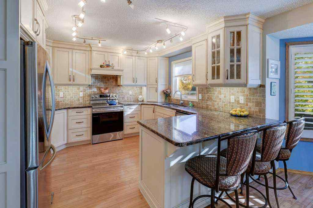 MLS® A2262309 - 2423 Morris Crescent SE in Meadowbrook Airdrie, Residential