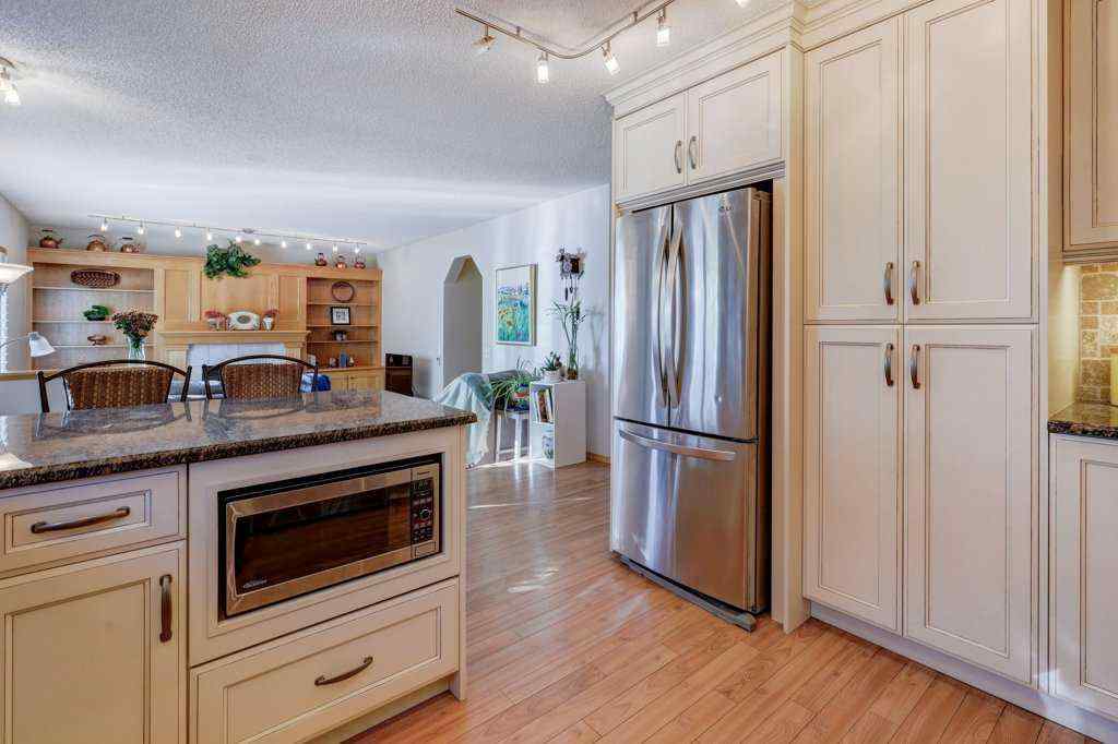 MLS® A2262309 - 2423 Morris Crescent SE in Meadowbrook Airdrie, Residential