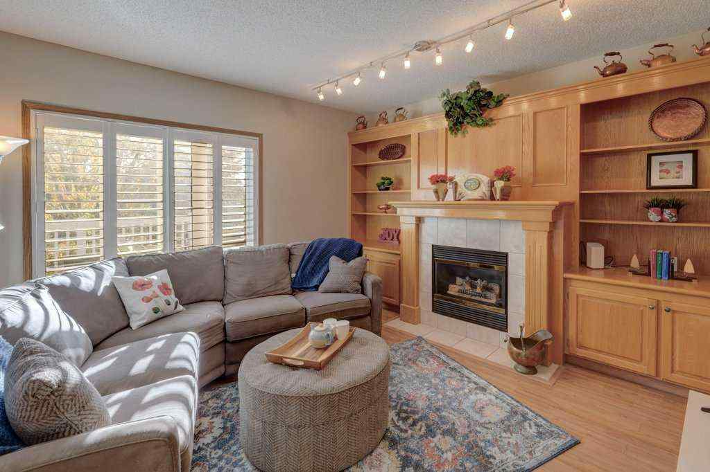 MLS® A2262309 - 2423 Morris Crescent SE in Meadowbrook Airdrie, Residential