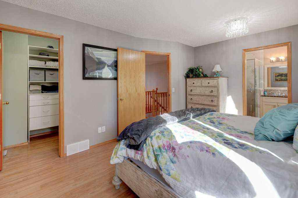 MLS® A2262309 - 2423 Morris Crescent SE in Meadowbrook Airdrie, Residential