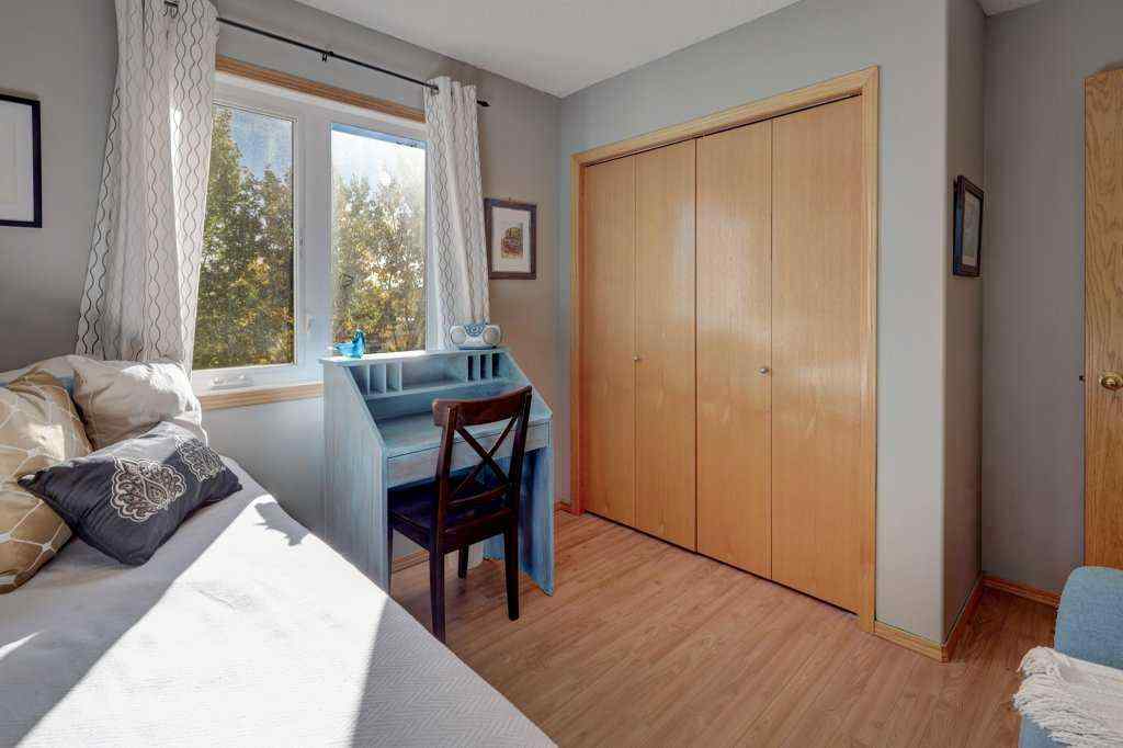 MLS® A2262309 - 2423 Morris Crescent SE in Meadowbrook Airdrie, Residential