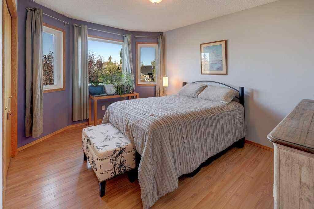 MLS® A2262309 - 2423 Morris Crescent SE in Meadowbrook Airdrie, Residential
