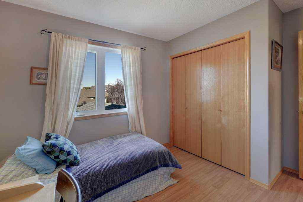 MLS® A2262309 - 2423 Morris Crescent SE in Meadowbrook Airdrie, Residential