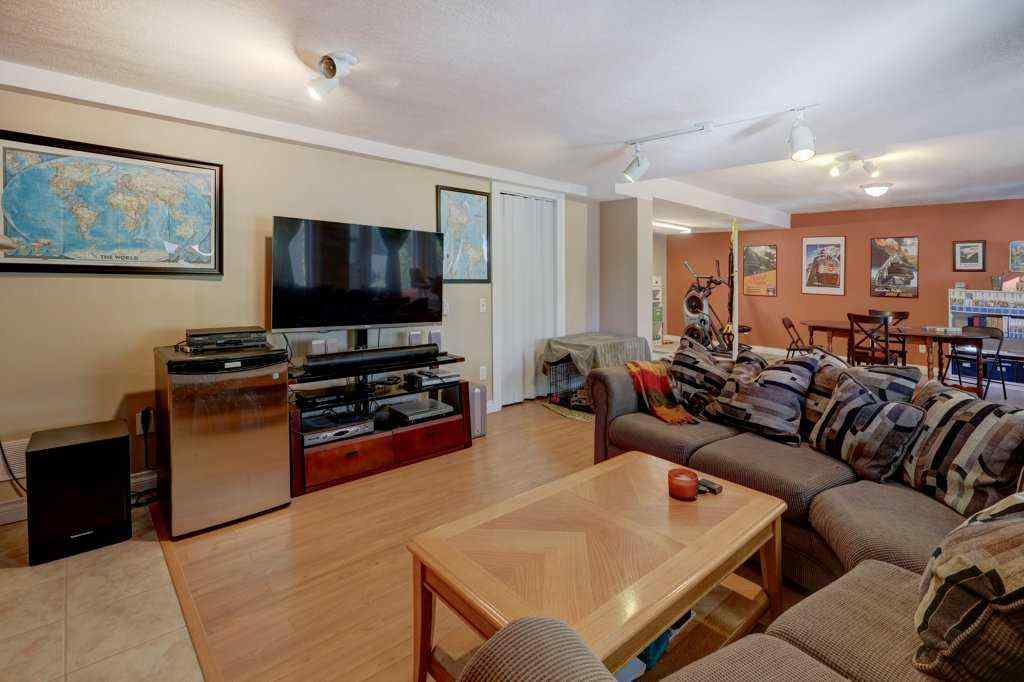 MLS® A2262309 - 2423 Morris Crescent SE in Meadowbrook Airdrie, Residential