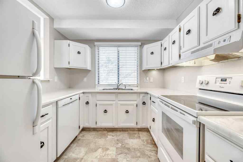 MLS® A2262312 - Unit #11 821 3 Avenue SW in Downtown Commercial Core Calgary, Residential