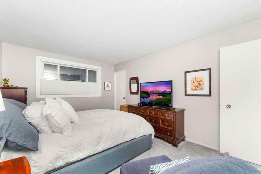 MLS® A2262334 - 48 Thornwood Close NW in Thorncliffe Calgary, Residential