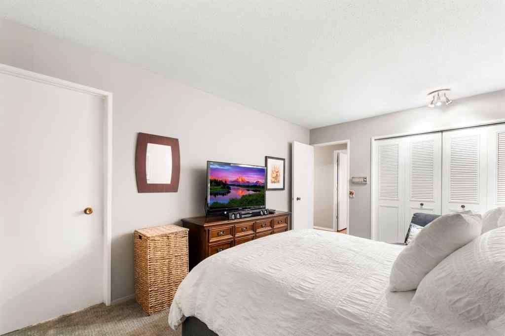 MLS® A2262334 - 48 Thornwood Close NW in Thorncliffe Calgary, Residential