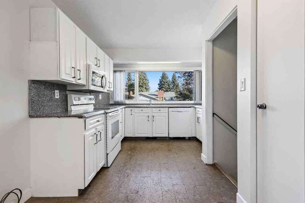MLS® A2262351 - 331 Parkridge Green SE in Parkland Calgary, Residential