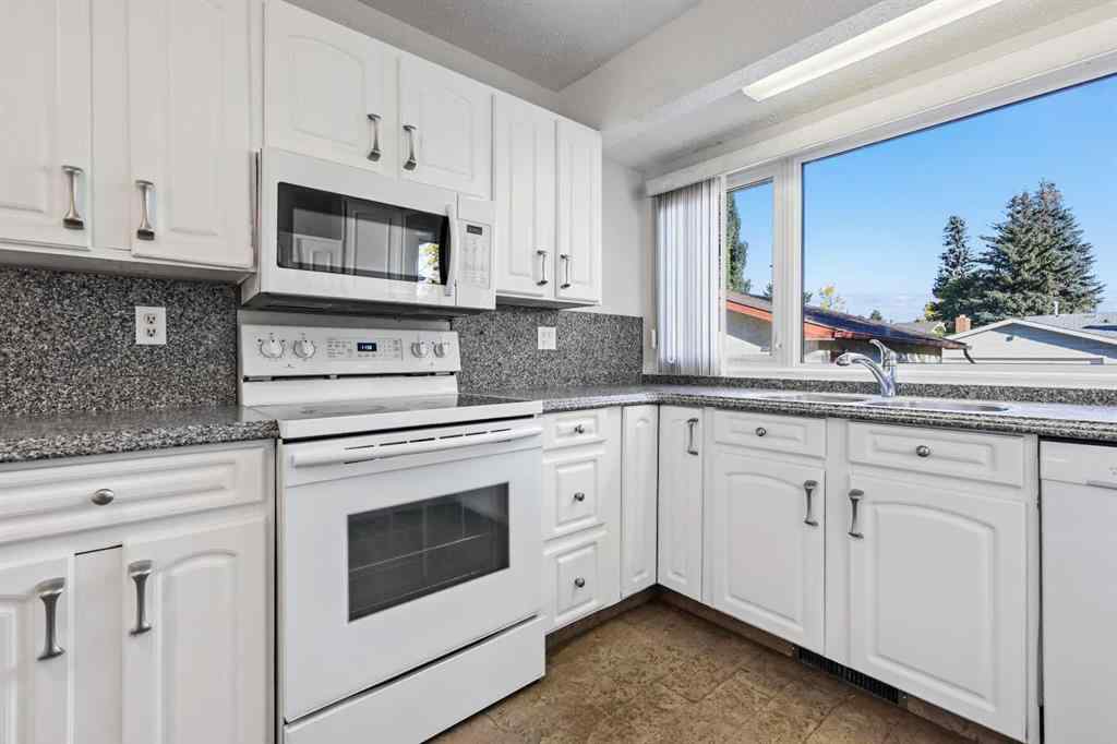 MLS® A2262351 - 331 Parkridge Green SE in Parkland Calgary, Residential