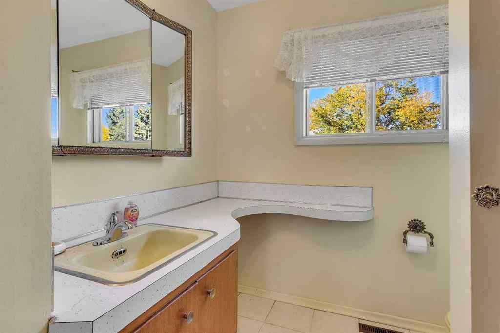 MLS® A2262353 - 3224 Carol Drive NW in Collingwood Calgary, Residential