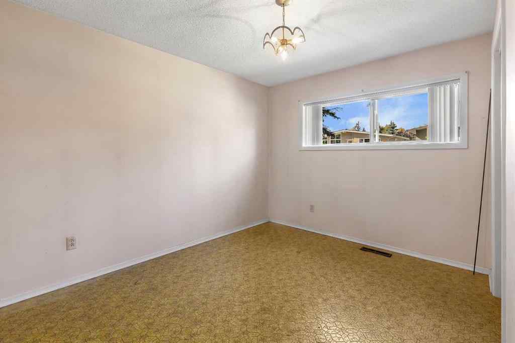 MLS® A2262353 - 3224 Carol Drive NW in Collingwood Calgary, Residential