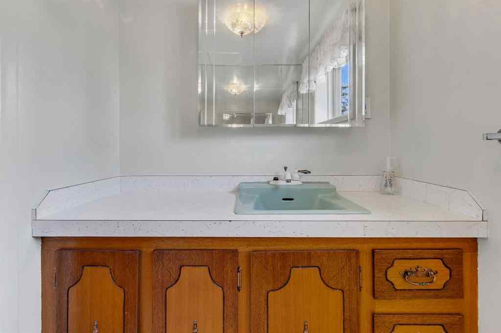 MLS® A2262353 - 3224 Carol Drive NW in Collingwood Calgary, Residential